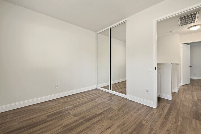 Building Photo - Remodeled 3-Bedroomn 2.5-Bathroom Townhome