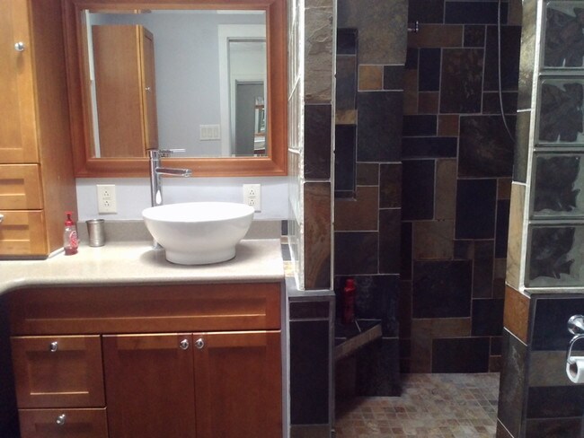 Building Photo - 547 Auwai St