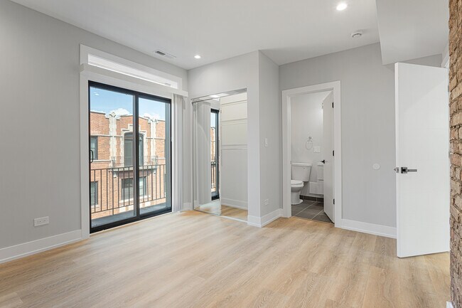 Building Photo - 1550 W Juneway Terrace