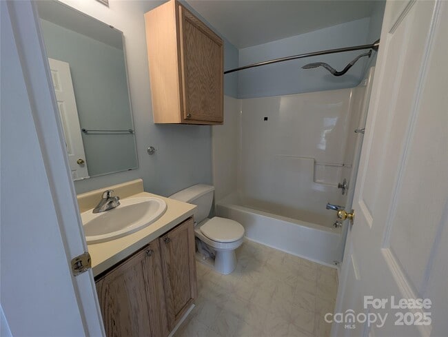 Building Photo - 1505 Flintwood Dr