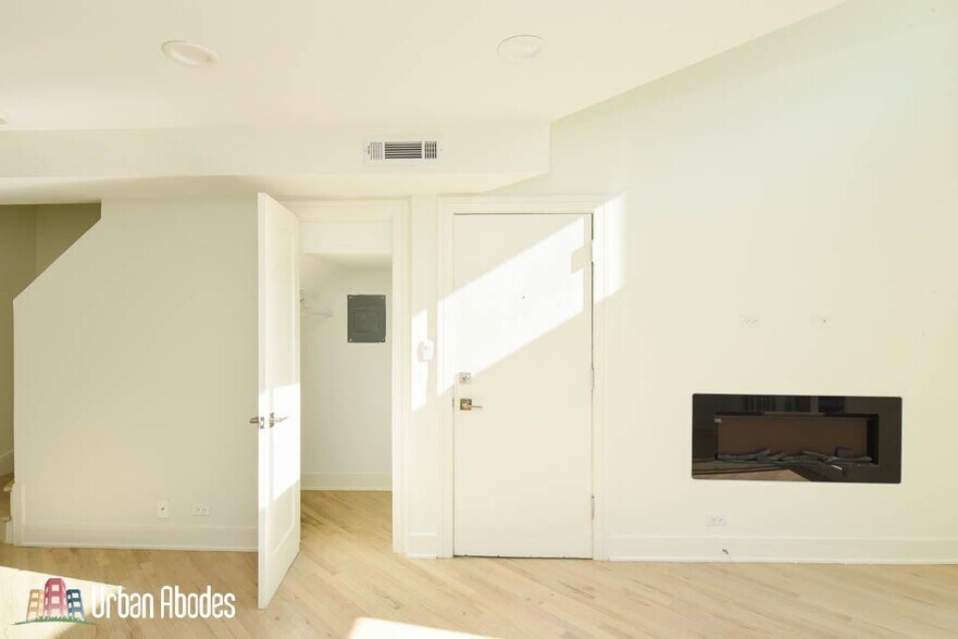 Building Photo - 935 W Grace St