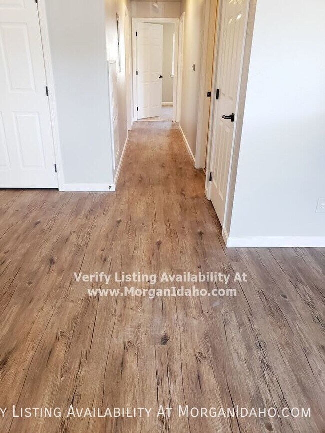 Building Photo - 10096 W Garverdale Ln