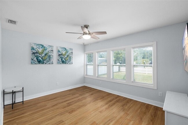 Building Photo - 2606 W Henry Ave