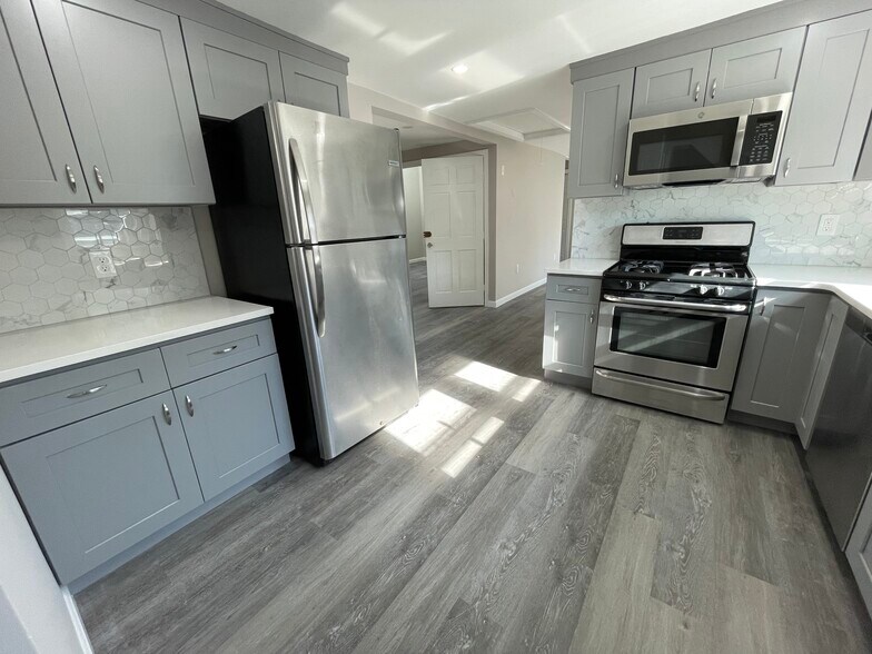 Building Photo - 16 Long Ave