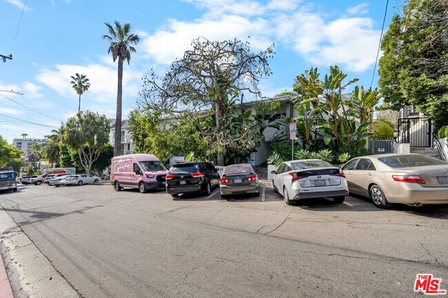 Building Photo - 1145 Larrabee St