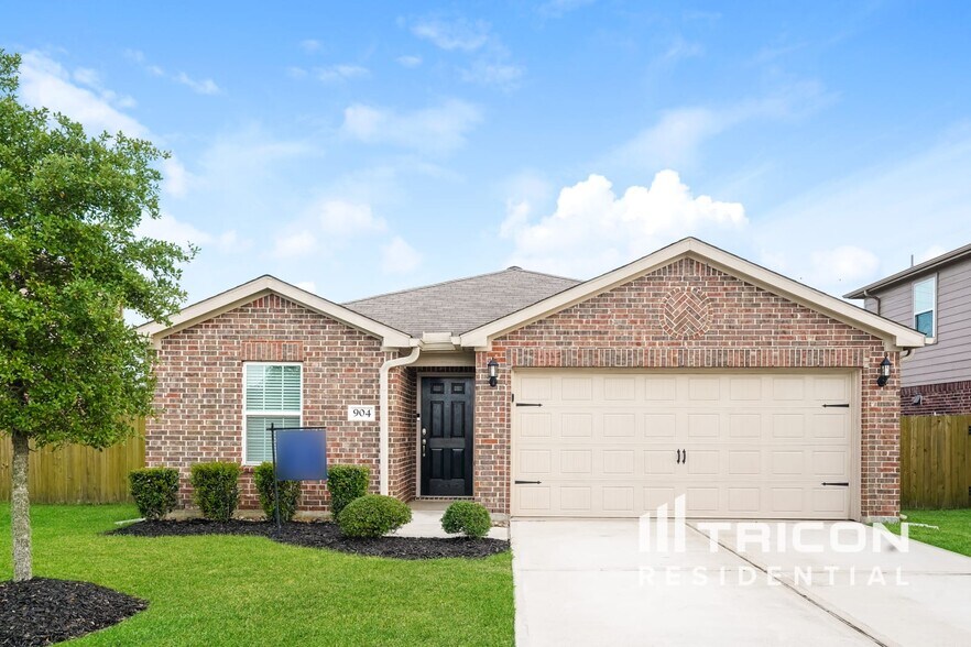 Primary Photo - 904 American Monarch Dr
