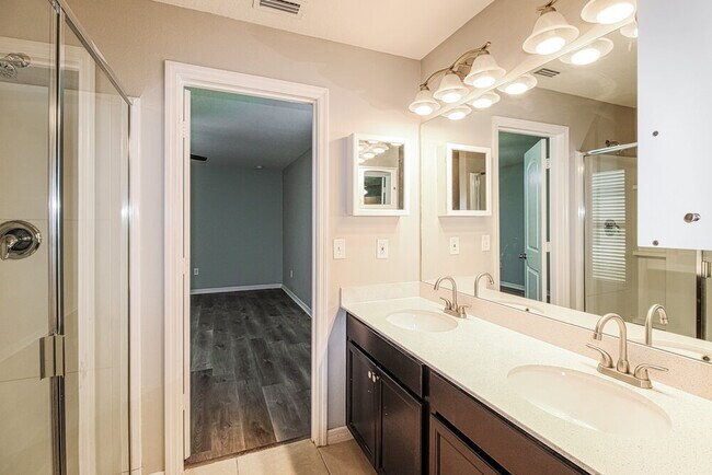 Building Photo - 6519 Redbay Dr