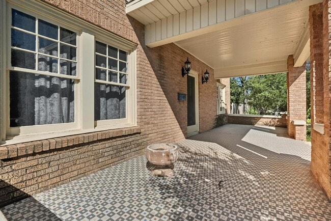 Building Photo - 1350 Amarillo St