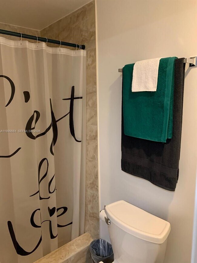 Building Photo - 19121 NE Miami Ct