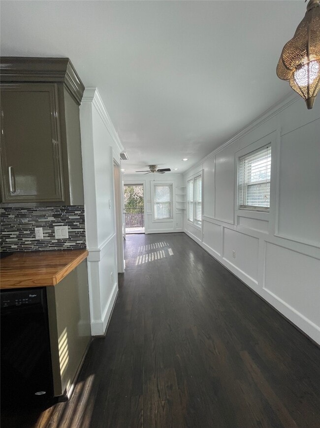 Building Photo - 434 Lenard St