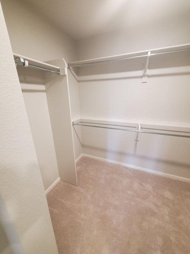 Building Photo - Updated and Bright 3 Bedroom Townhouse in Greeley!