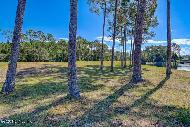 Building Photo - 605 Fairway Dr