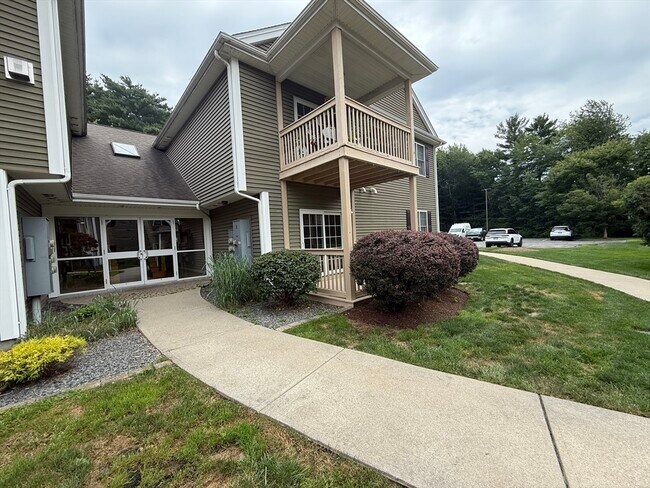 Building Photo - 215 Longmeadow Rd