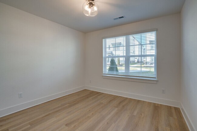 Building Photo - Madison new construction in gated community, pet friendly, 2 car garage, $500 off first month's rent
