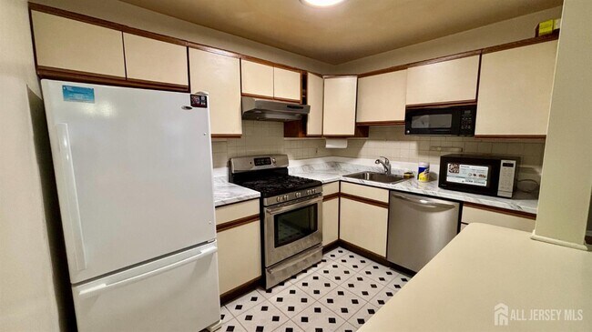 Building Photo - 1107 Woodhaven Dr