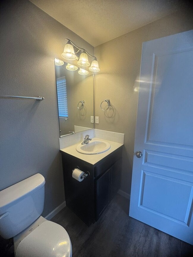 Building Photo - Beautiful 3 bedroom/2 bath tiny home in Co...