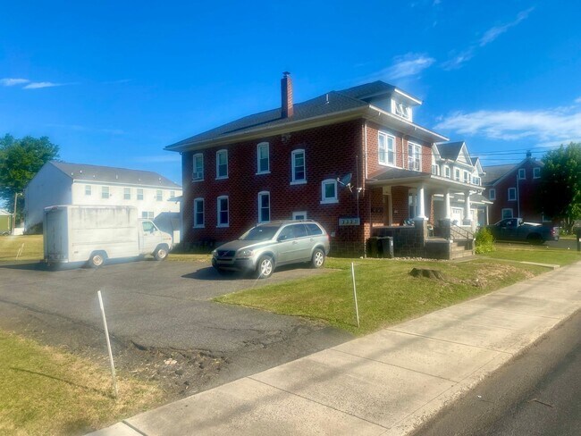 Building Photo - 138 N 9th St