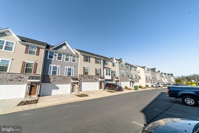 Building Photo - 9816 Cedarmass Cir