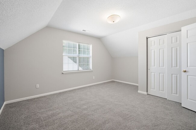 Building Photo - Newly renovated 3Bd 2.5bath SFH in Chadbury Concord