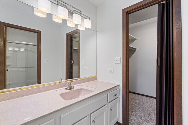 Building Photo - 120 S Staffire Dr