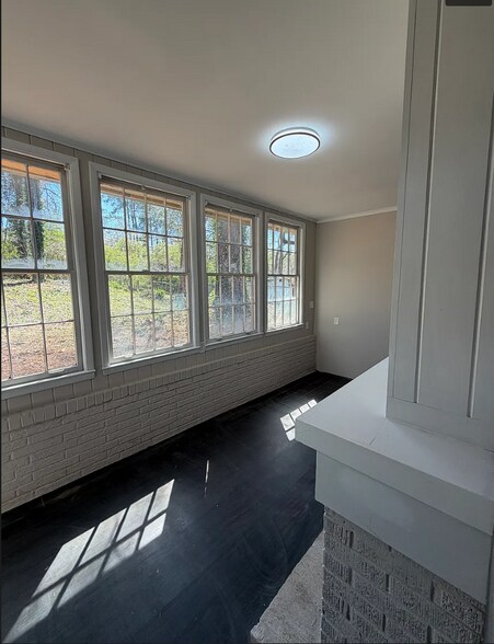 Building Photo - 2281 Shamrock Dr