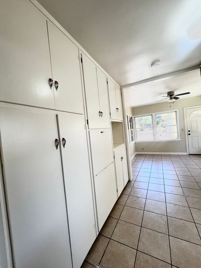 Building Photo - Charming 2 Bedroom Cottage in the Heart of Downtown Paso Robles! AVAILABLE July 1st, 2026 **DO NO...