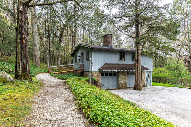 Primary Photo - 19 Cedar Hill Rd
