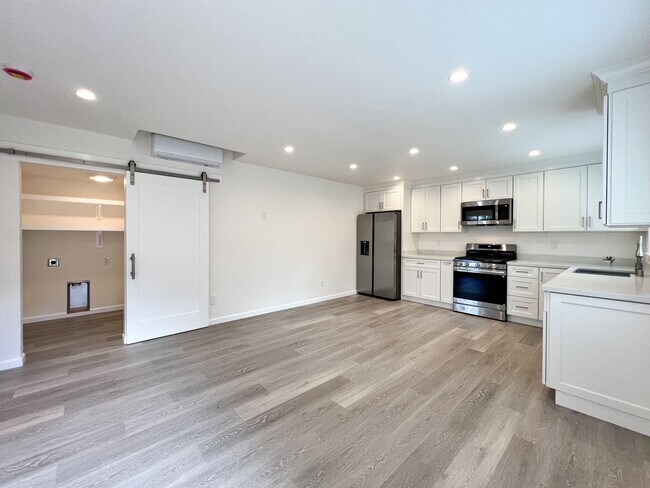 Building Photo - 847 Central Ave