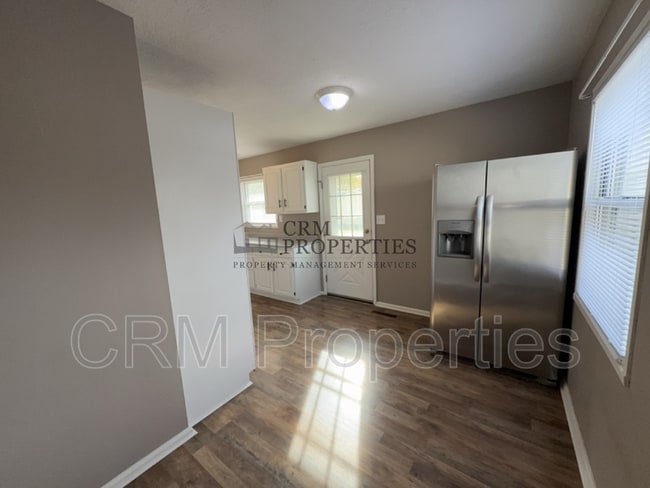 Building Photo - 1109 E Cornell Rd