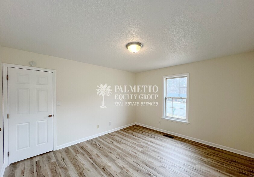 Building Photo - 4806 Shady Pine Dr