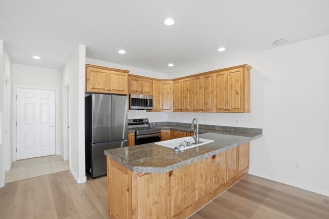 Building Photo - 3 Bedroom Draper Home