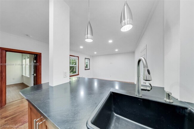 Building Photo - 536 14th St