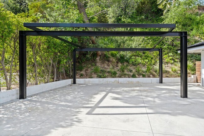 Building Photo - 16105 Clear Oak Dr