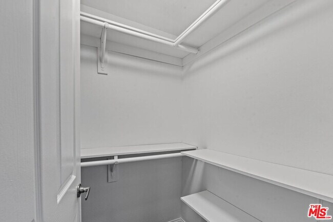 Building Photo - 1811 Manning Ave