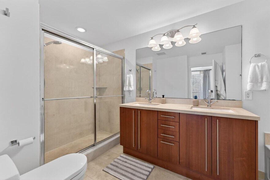 Building Photo - 1111 SW 1st Ave