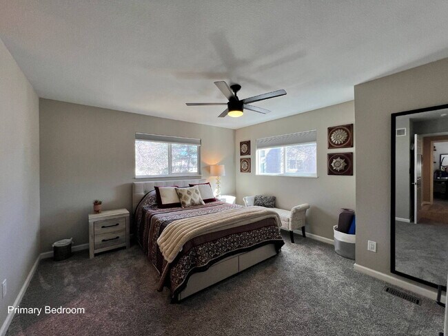 Building Photo - "Charming 2-Bed Townhouse Retreat on East Florida Ave with Spacious 1170 Sq Ft Layout!"