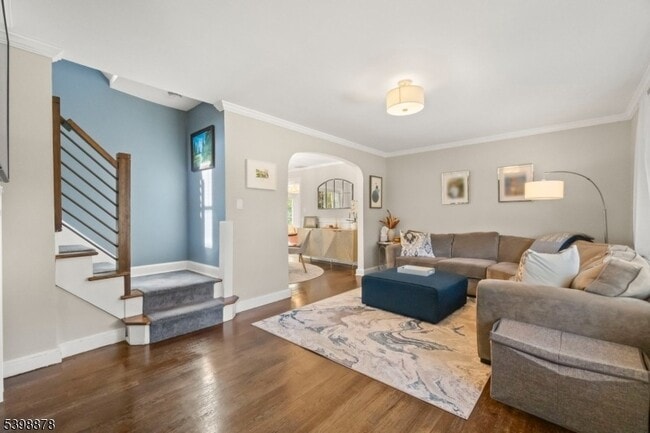 Building Photo - 24 E Harrison Pl