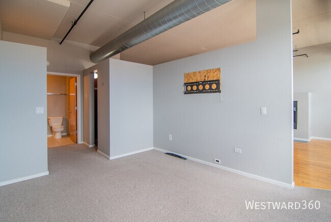 Building Photo - 6 Laflin-808