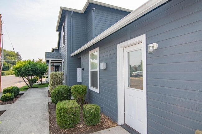 Building Photo - 421 N 10th St