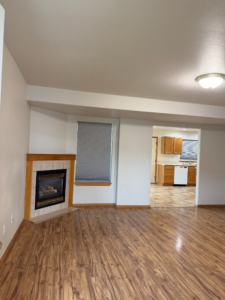 Building Photo - 1979 Greatview Dr