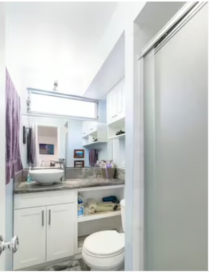 2nd Full Bathroom - 2575 Kuhio Ave