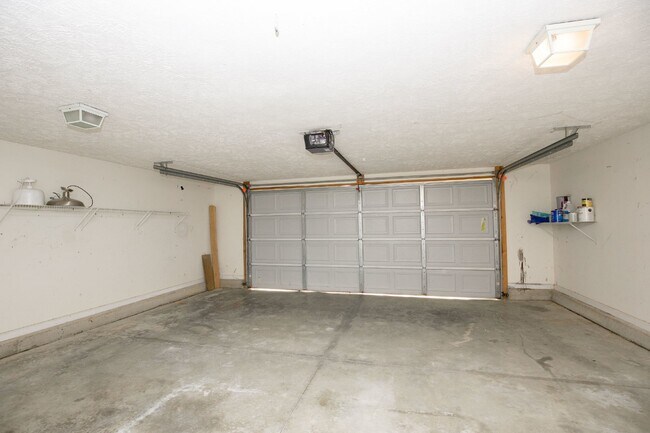 Building Photo - Charming 3 Bed, 2 Bath Rental Home in Raeford, NC - Don't Miss Out!