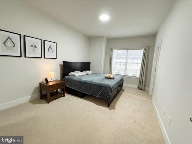 Building Photo - 16 Lochiel Ln