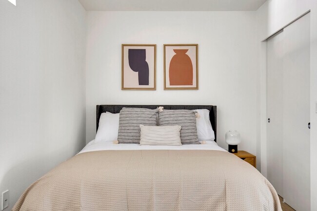 Building Photo - 330 3rd Ave W