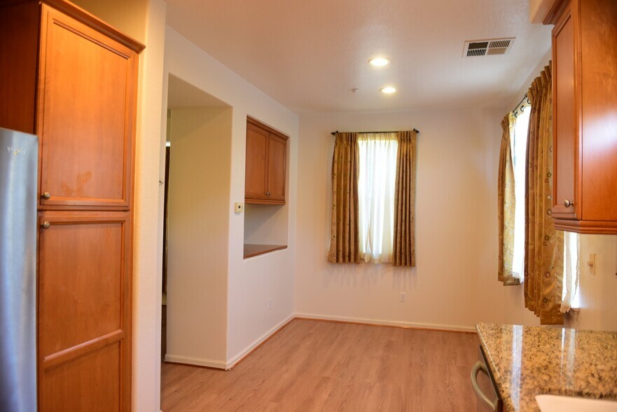 Building Photo - 449 Pariso Terrace