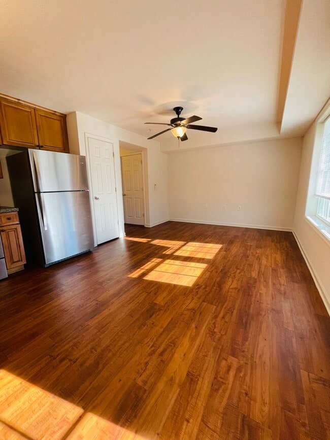 Building Photo - Top Floor One Bedroom Garden Apartment