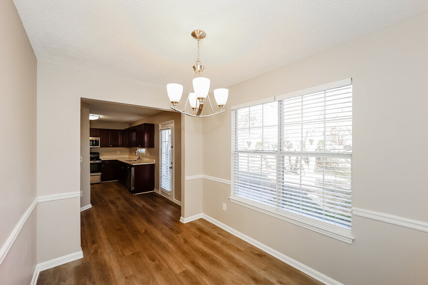 Building Photo - 15 Cityview Dr