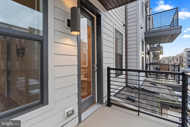 Building Photo - 1704 Bandit Loop