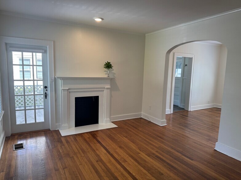 Building Photo - 630 Columbus Dr