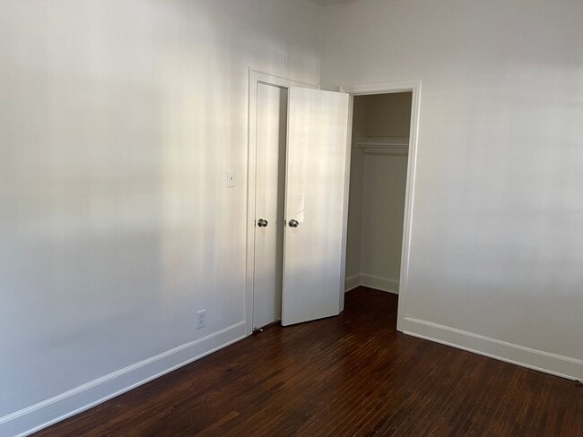 Building Photo - KENWOOD